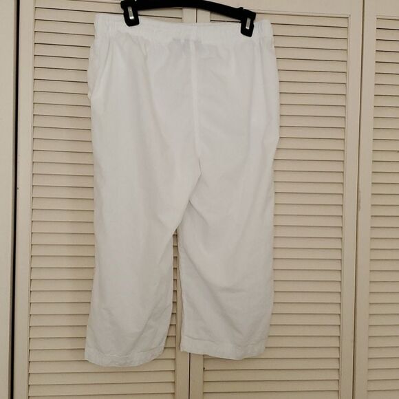 C.B. Casual Women's capris pants - Picture 2 of 9